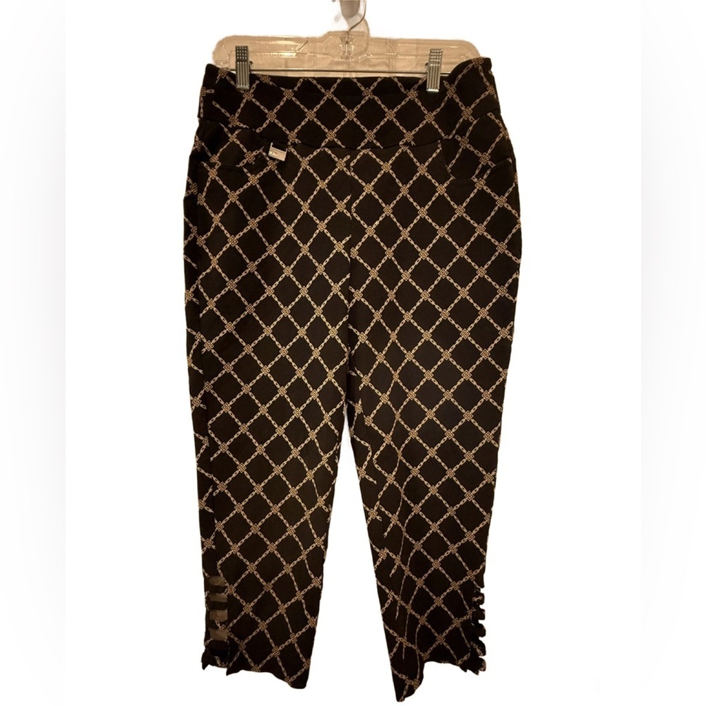Breezes Black and Gold Geometric Design capri pants. 12
